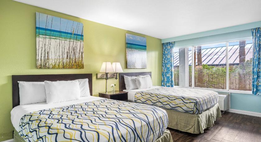 Image of Double Room with Two Double Beds and Hotel View 5