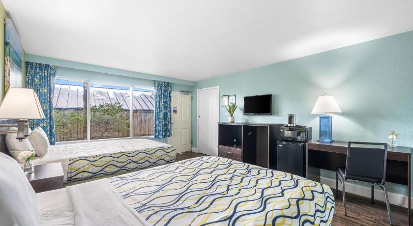 Image of Double Room with Two Double Beds and Hotel View 0