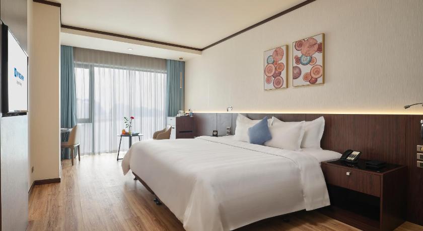 Image of Superior Premier King Bed, Non-Smoking 1