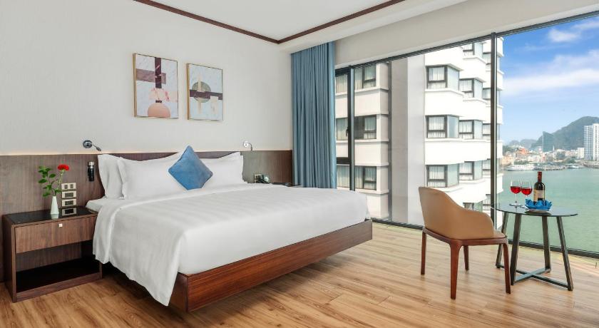 Image of Family Suite 2 Bed Rooms with 1 King Bed and 2 Twin Beds Non Smoking 0