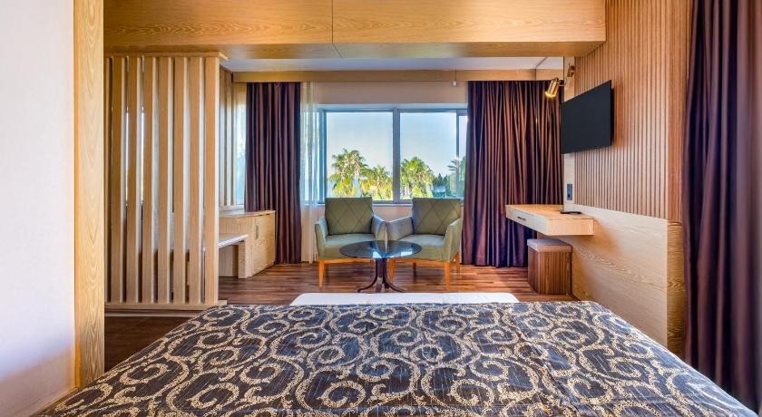 Fame Beach Hotel - image 13