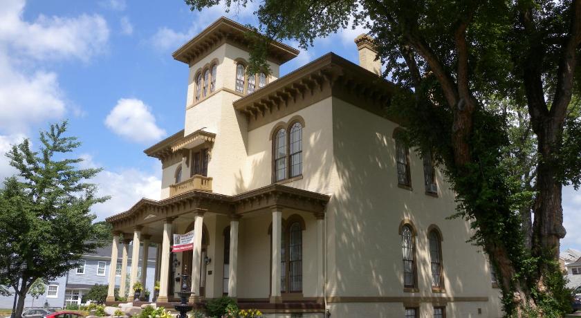 The Pepin Mansion Bed &amp; Breakfast — Hotel in New Albany (IN)
