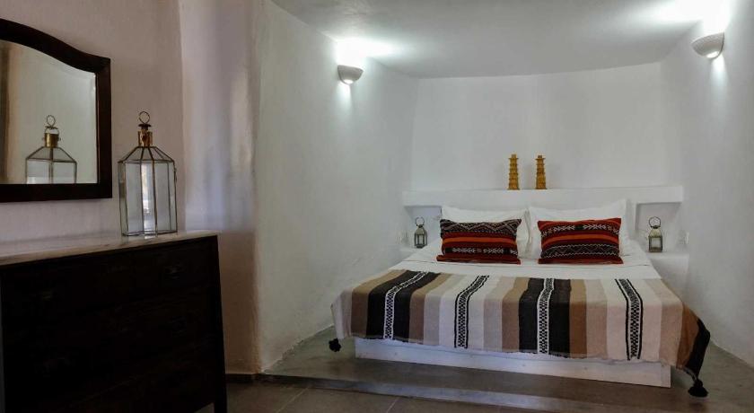 Three - Bedroom Private Pool Residence with Caldera View 이미지 10