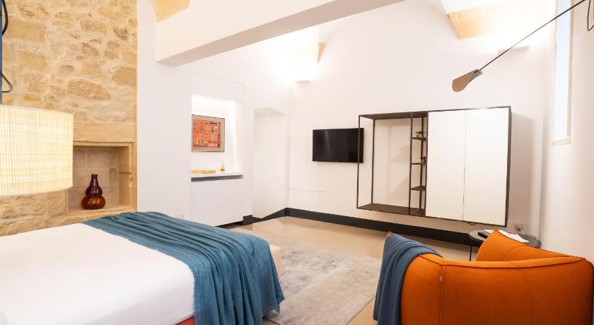 Image of King Room with Spa Bath 3