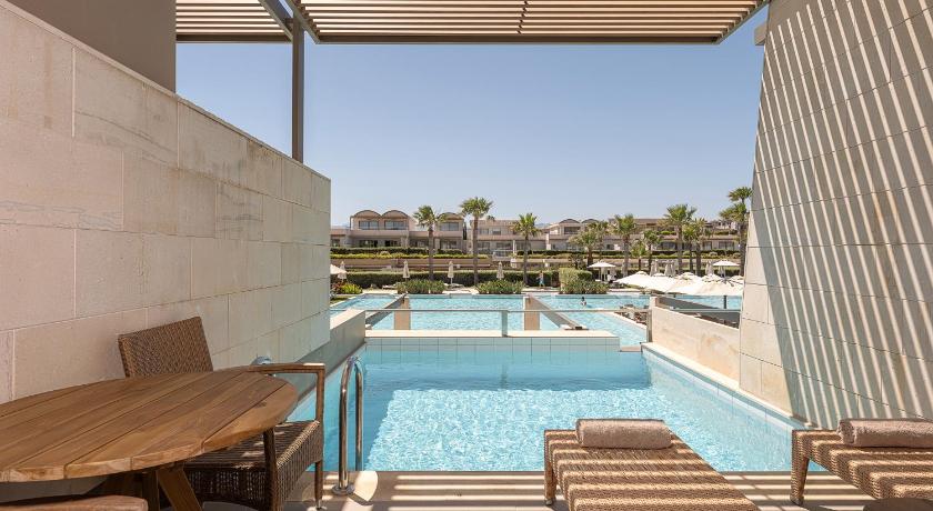 Image of Deluxe Double or Twin with Private Pool 10
