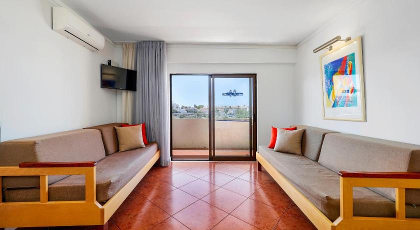 Image of Superior One-Bedroom Apartment with Balcony 5