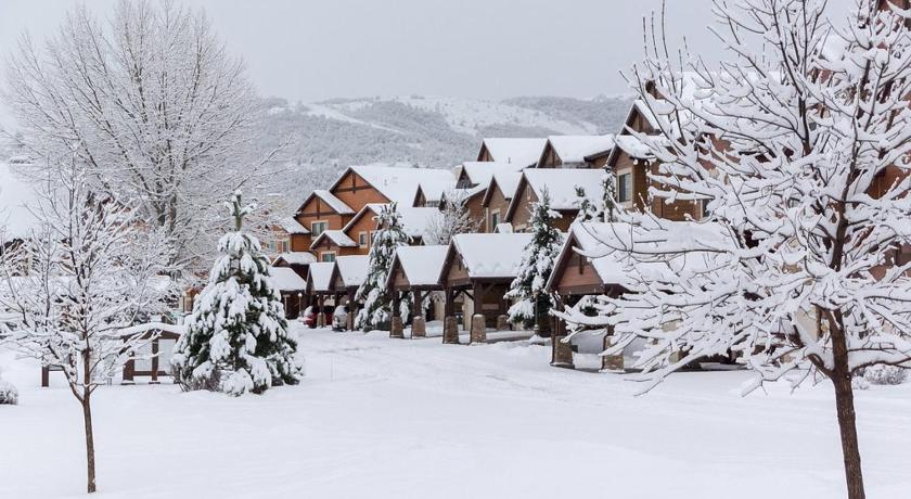 Huntsville Mountain Chalet Near Snowbasin, 2BR 4-Star Accommodation restaurant