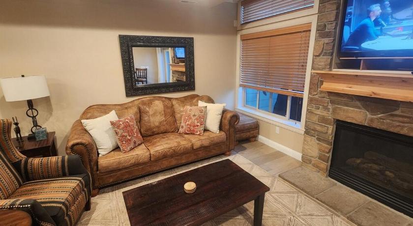 Huntsville Mountain Chalet Near Snowbasin, 2BR 4-Star Accommodation view
