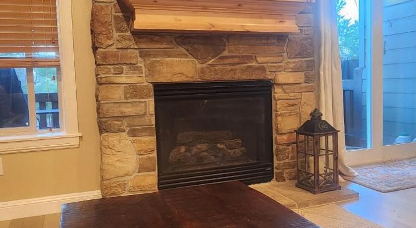 Huntsville Mountain Chalet Near Snowbasin, 2BR 4-Star Accommodation lobby