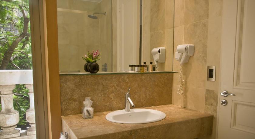 Image of 725 Double Room 8
