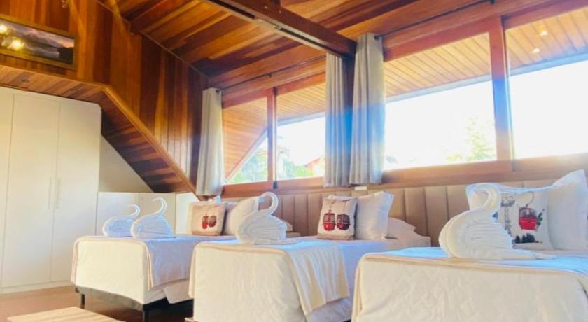 Image of Deluxe Family Suite 1