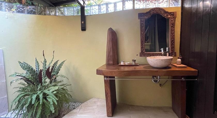 バリ Heliconia, at T house kaja 3つ星 シングルルーム ロビー