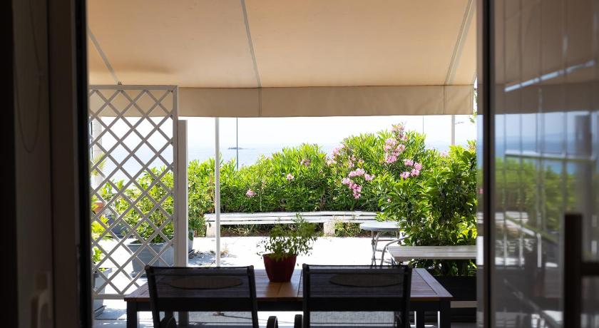 アナビソス New seafront studio 4つ星 シングルルーム 客室