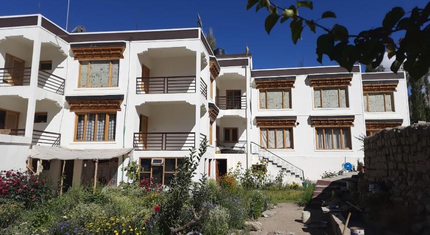 Nima's Villa - image 11