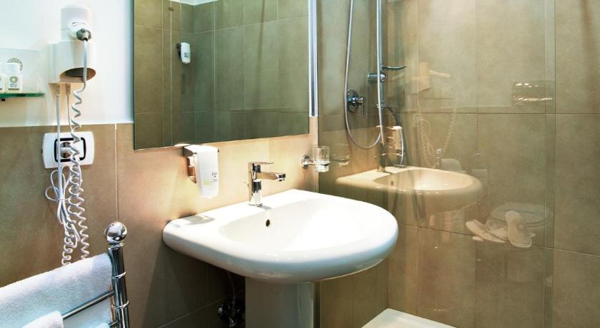 Image of Double or Twin Room 14