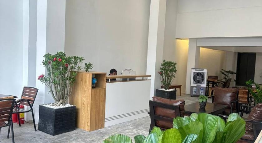 Central Stay - image 8