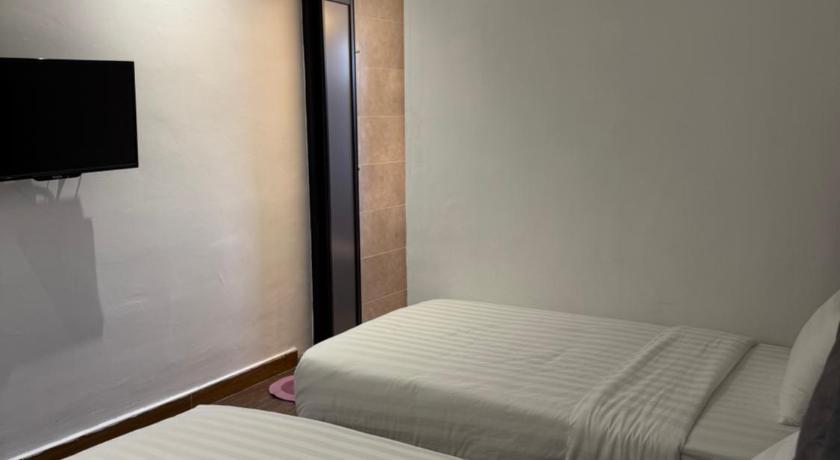 Image of Triple Room 1