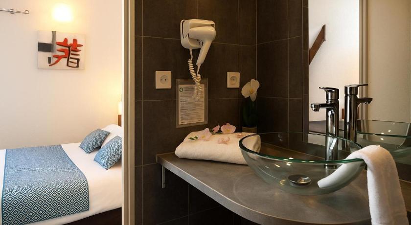 Image of Double Room with heated swimming pool access 15