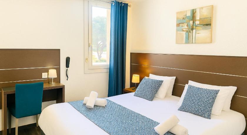 Image of Double Room with heated swimming pool access 8
