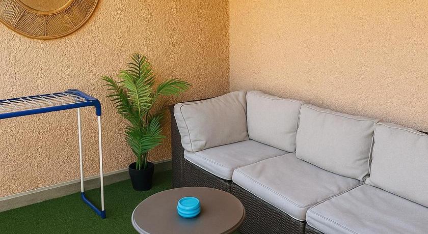 Image of Classic Double Room with balcony and heated swimming pool access 10
