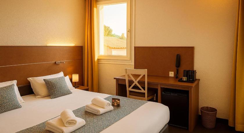 Image of Classic Double Room with balcony and heated swimming pool access 1