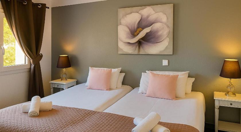 Image of Connecting Rooms with heated swimming pool access 7