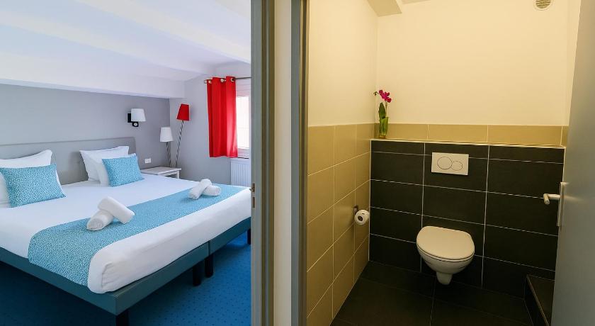 Image of Connecting Rooms with heated swimming pool access 4