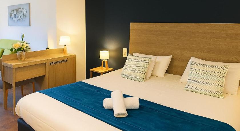 Image of Suite with Terrace with heated swimming pool access 1