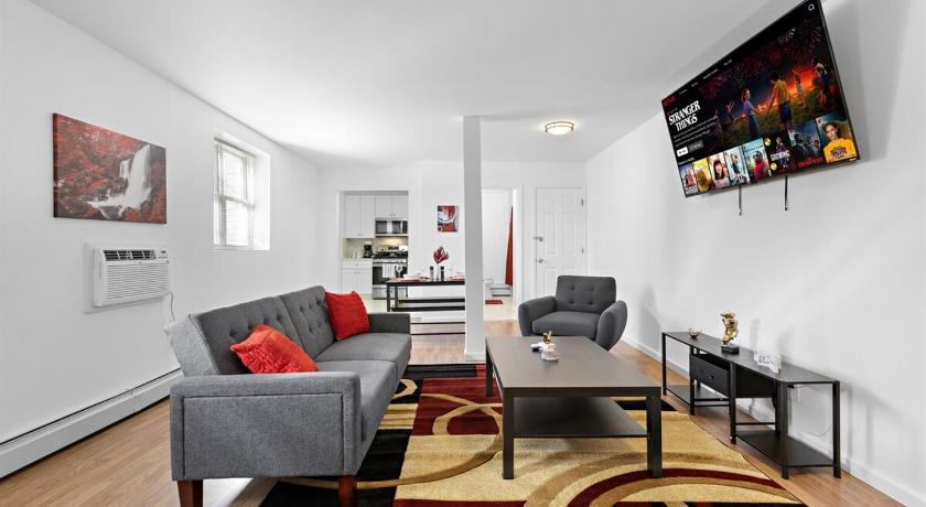 Bayou Cozy Family Getaway - NYC & NWK with free parking 3-Star Accommodation lobby