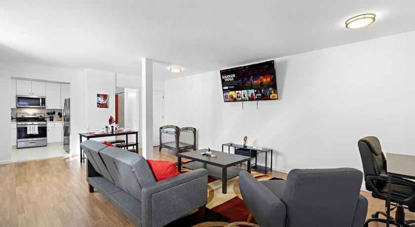 Bayou Cozy Family Getaway - NYC & NWK with free parking 3-Star Accommodation suite