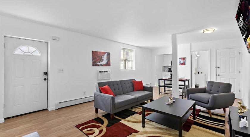 Bayou Cozy Family Getaway - NYC & NWK with free parking 3-Star Accommodation pool