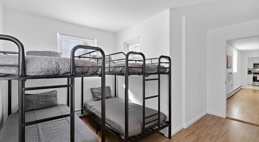 Bayou Cozy Family Getaway - NYC & NWK with free parking 3-Star Accommodation lobby