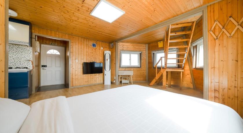 Gangneung Gangneung Windmill Pension (Pet friendly) 3-Star Guesthouse room