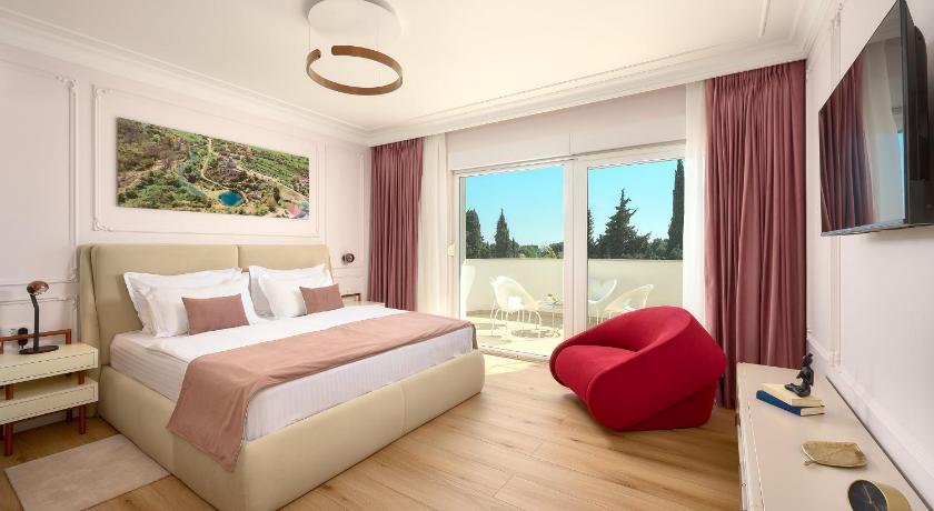 Image of Apartment with Terrace 0