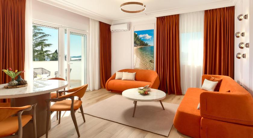 Image of Apartment with Terrace 0