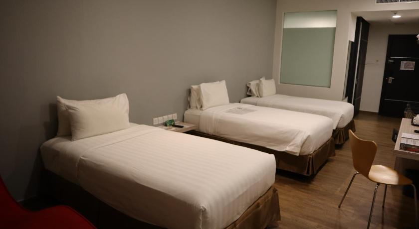 Image of Courtyard Family Room 3