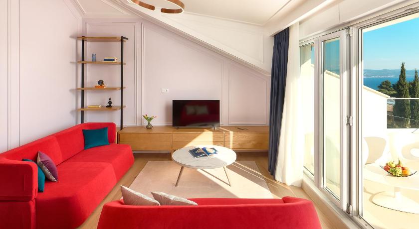 Image of Two-Bedroom Deluxe Apartment with Balcony 3