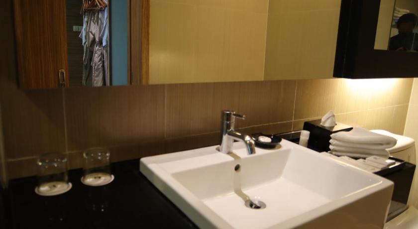 Image of Deluxe 14