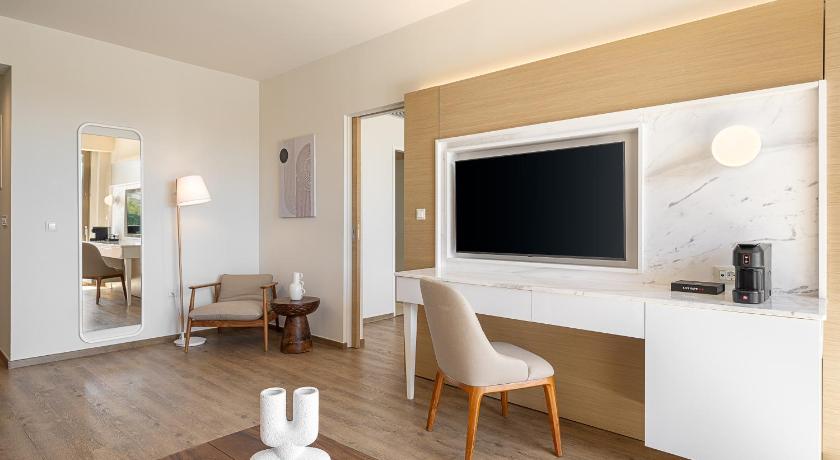 Image of Premium Suite with Private Pool - Residence Collection (Adults Only 13+) 5