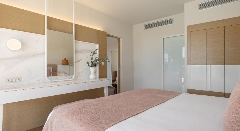 Image of Premium Suite with Private Pool - Residence Collection (Adults Only 13+) 9