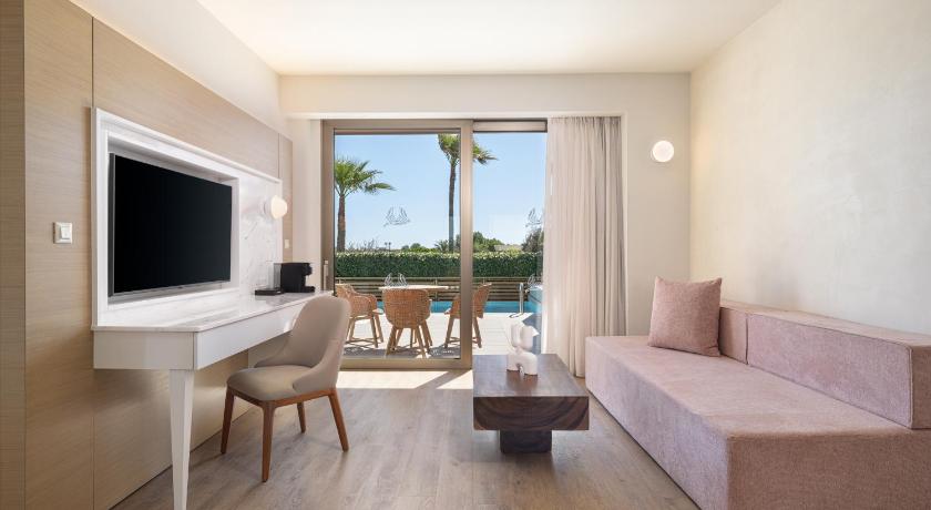 Image of Premium Suite with Private Pool - Residence Collection (Adults Only 13+) 1