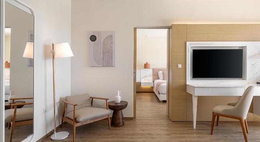 Image of Premium Suite with Private Pool - Residence Collection (Adults Only 13+) 4