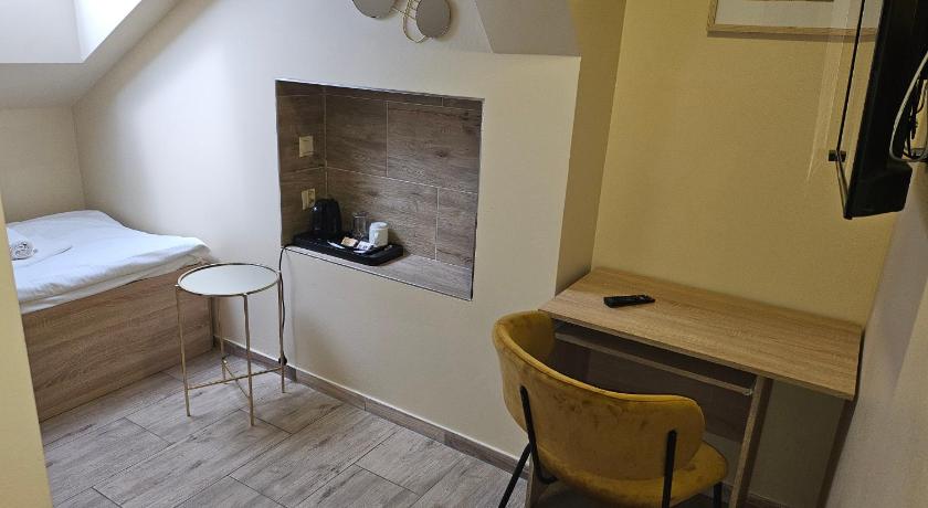 Image of Single Room 0