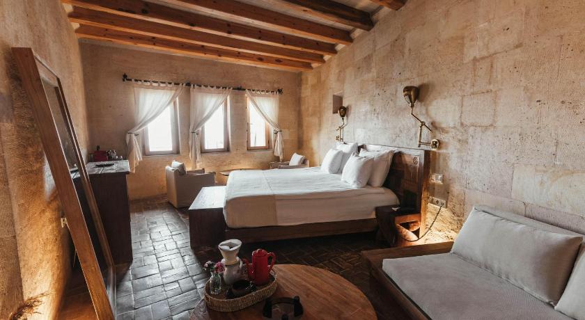 Image of Junior Suite with View 1