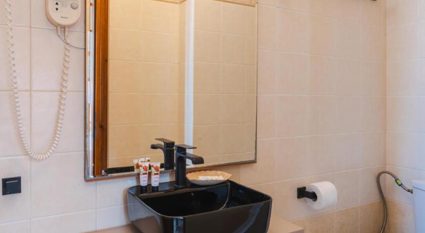 Image of Double Room with Balcony and Sea View 2