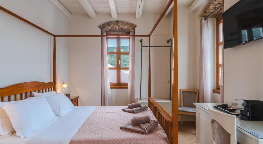 Image of Double Room with Balcony and Sea View 0