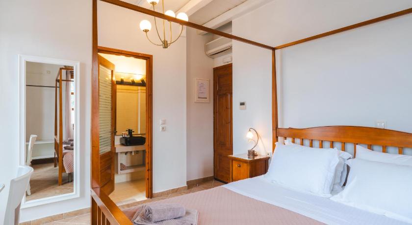 Image of Double Room with Balcony and Sea View 4