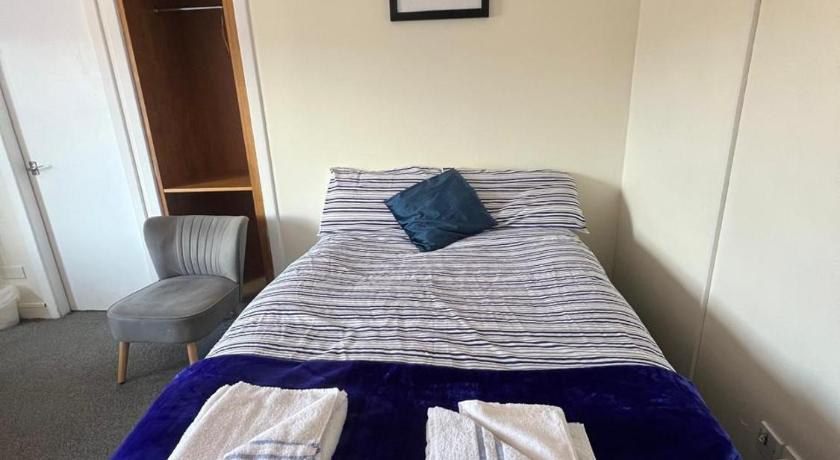 Image of Family Room (3 Adults) 5