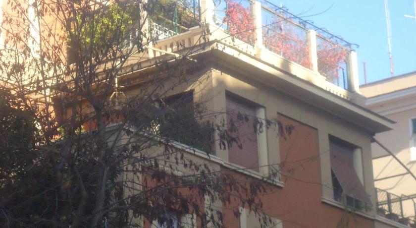 ローマ Room and Apartment Rome 4つ星 ホテル レストラン