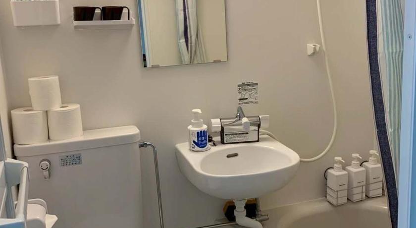 Osaka 新大阪徒步30秒 Shinosaka Station 30s, Direct to Kansai Airport 關西空港直達, Shinkansen to Kyoto, Tokyo & Nagoya 3-Star Single Room suite